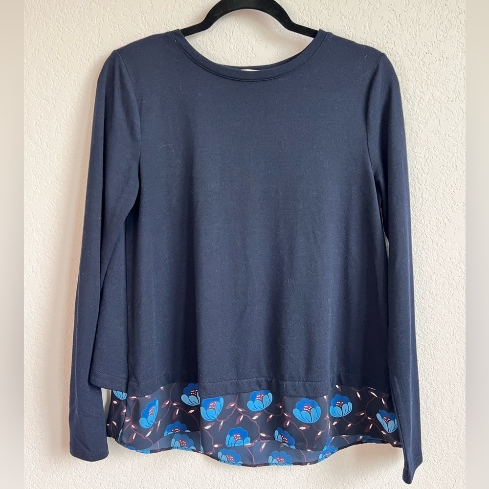 Ann Taylor Loft Women Navy blue flower knit long sleeve top size XS